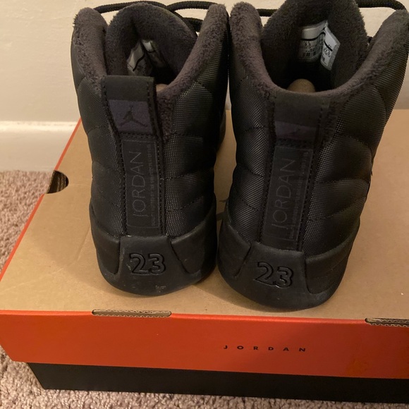 Jordan 12 - Picture 2 of 4